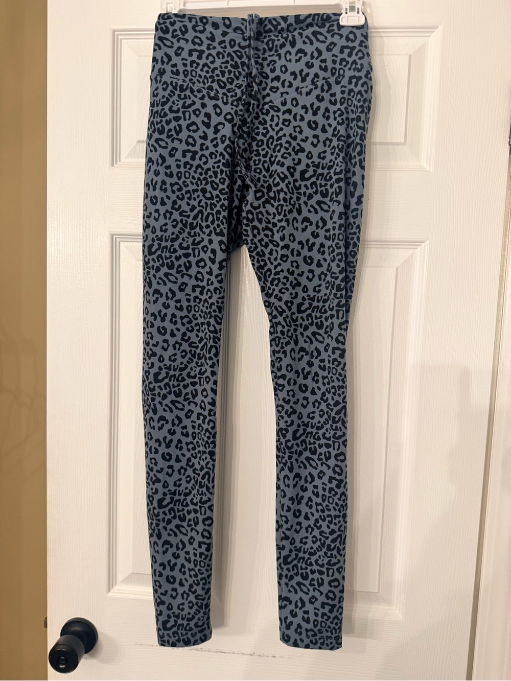PINK Victoria's Secret Blue Leopard Print Leggings